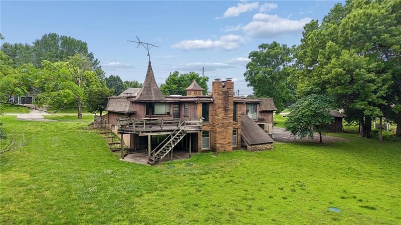 24356 55 St, Shawnee, KS 66226