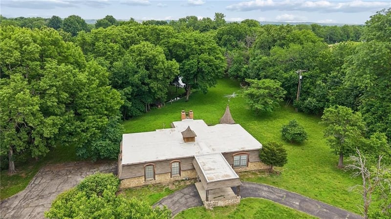 24356 55 St, Shawnee, KS 66226