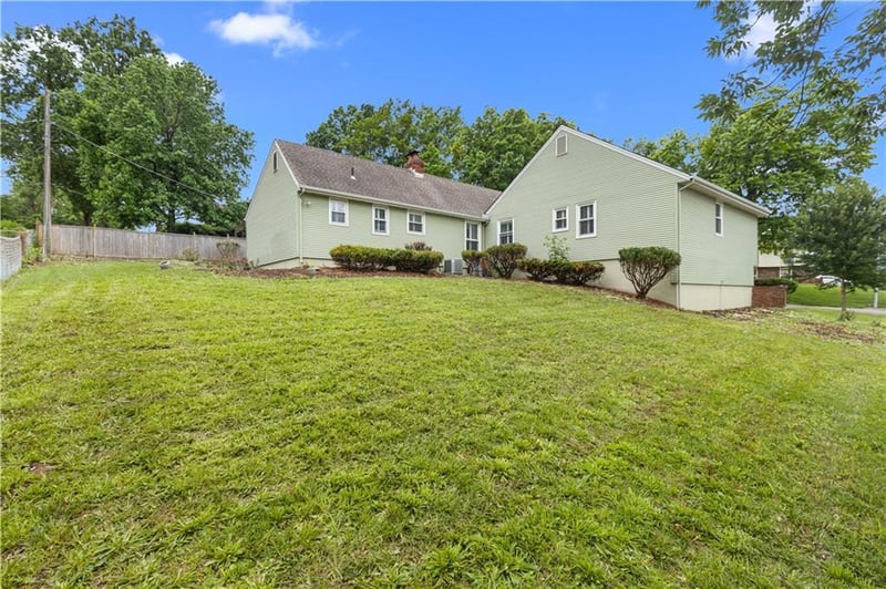 10401 Askew Ave, Kansas City, MO 64137