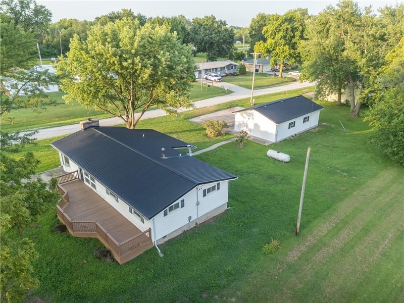 420 8th St, Breckenridge, MO 64625