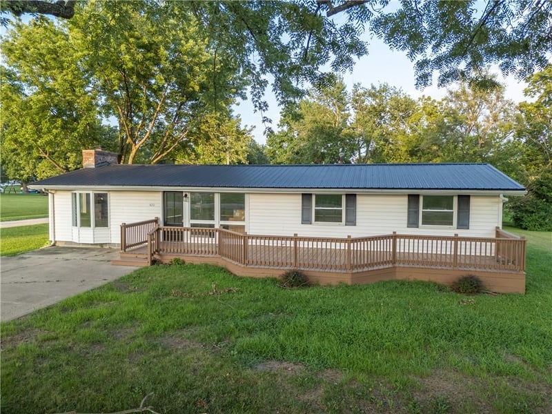 420 8th St, Breckenridge, MO 64625