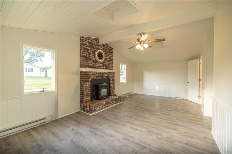 420 8th St, Breckenridge, MO 64625