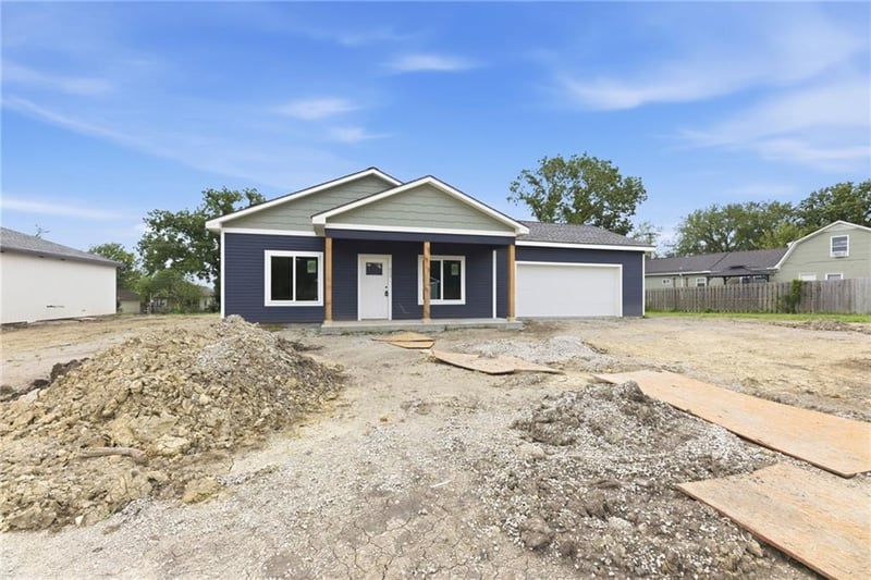 914 5th Street Ter, Osawatomie, KS 66064