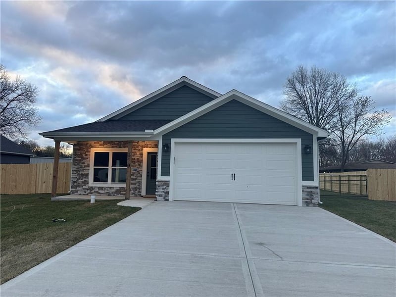 1102 Oak St, Plattsburg, MO 64477