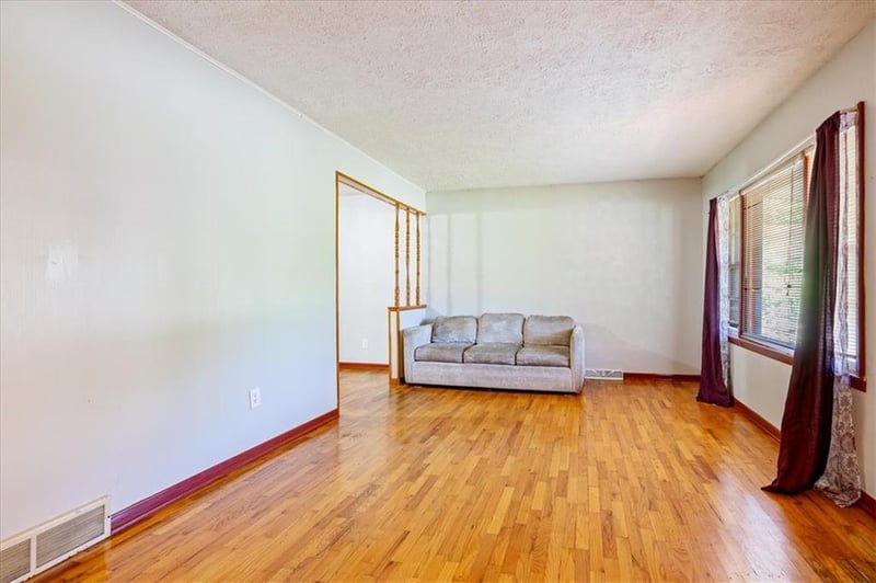 4905 Oakland Ave, Kansas City, KS 66102