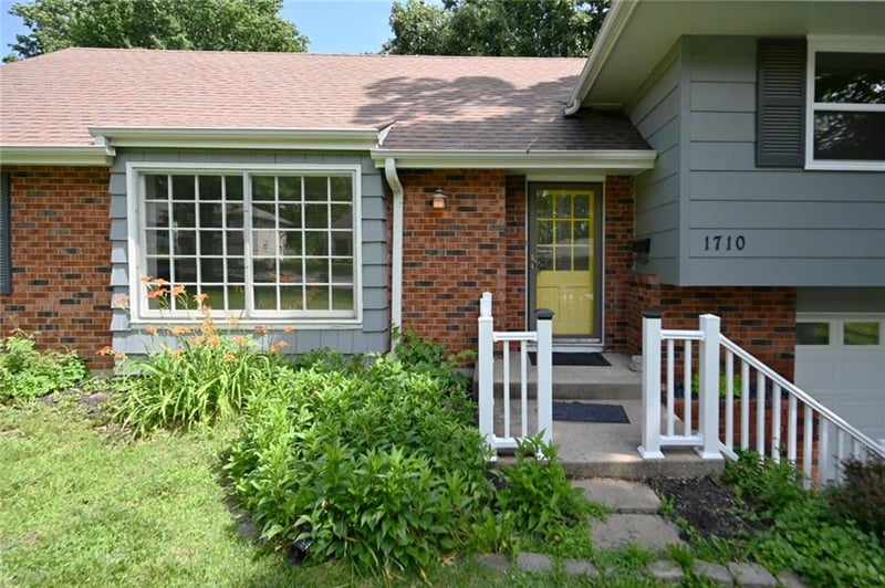 1710 68th St, Kansas City, MO 64118