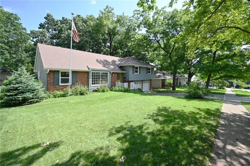 1710 68th St, Kansas City, MO 64118