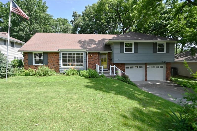 1710 68th St, Kansas City, MO 64118