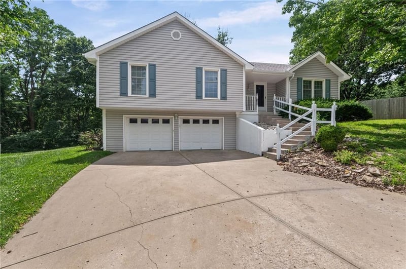6215 65th St, Kansas City, MO 64151