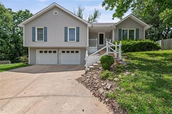 6215 NW 65th St, Kansas City, MO 64151