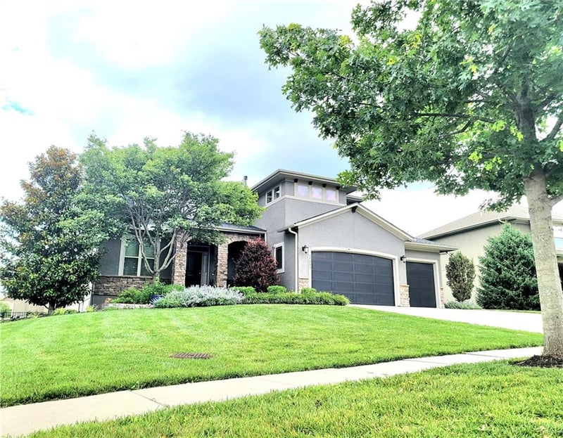 17232 198th St, Spring Hill, KS 66083