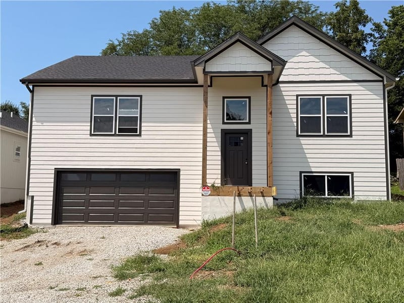 2030 Springs Way, Excelsior Springs, MO 64024