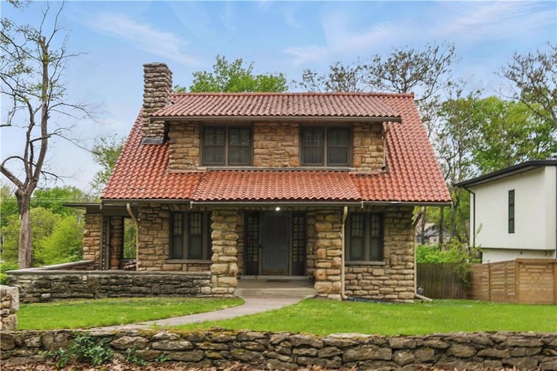 5334 Oak St, Kansas City, MO 64112