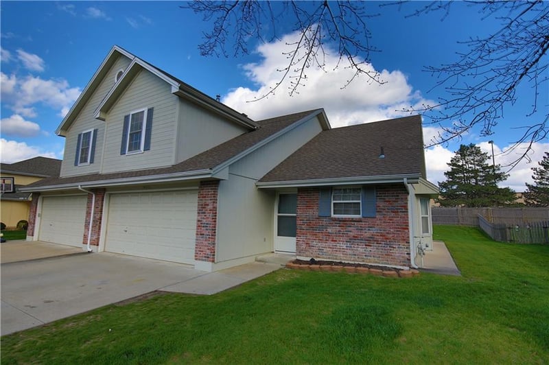 405 Hoke Ln, Lee's Summit, MO 64081