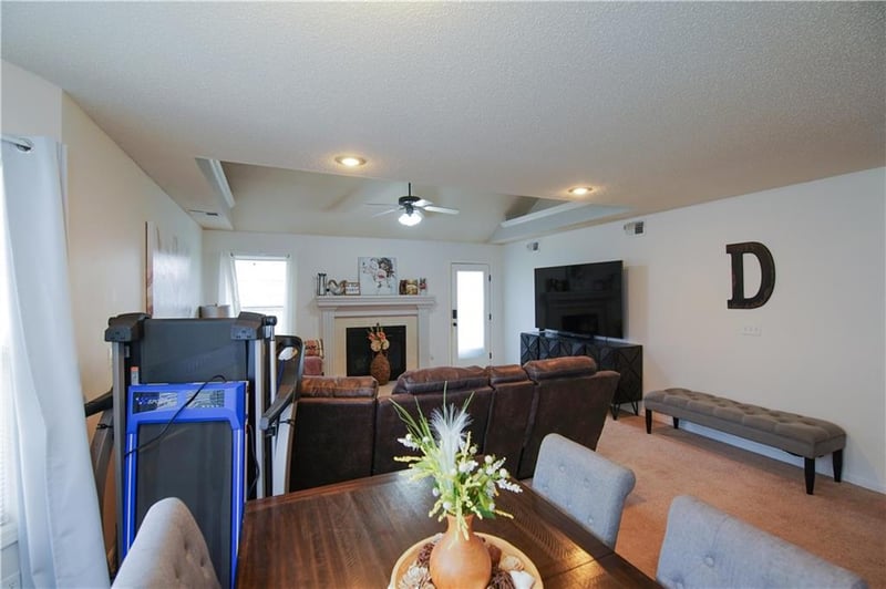 405 Hoke Ln, Lee's Summit, MO 64081