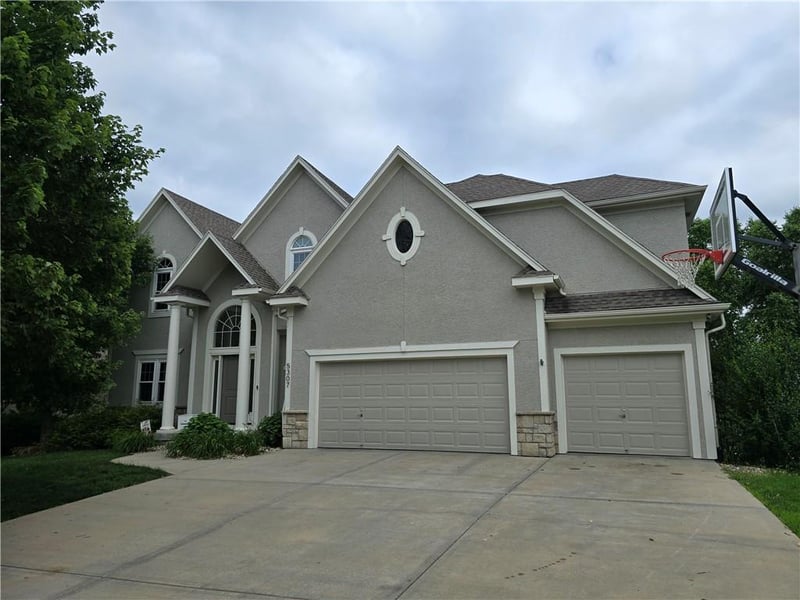 5307 165th Ter, Overland Park, KS 66085