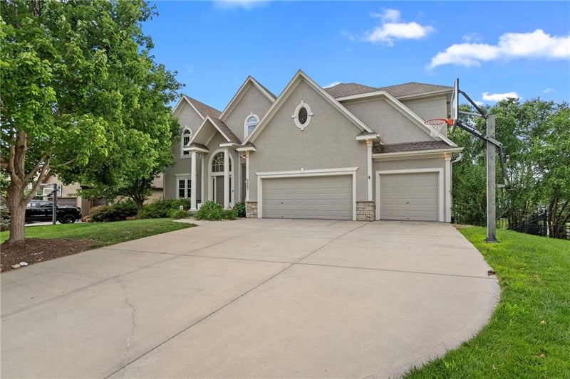 5307 165th Ter, Overland Park, KS 66085