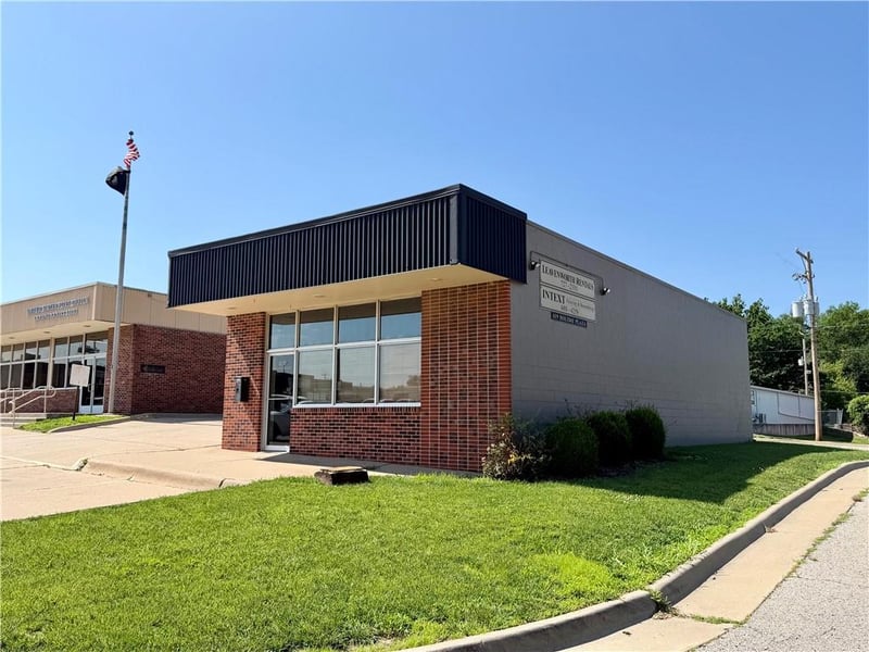 619 Holiday Pz, Lansing, KS 66043