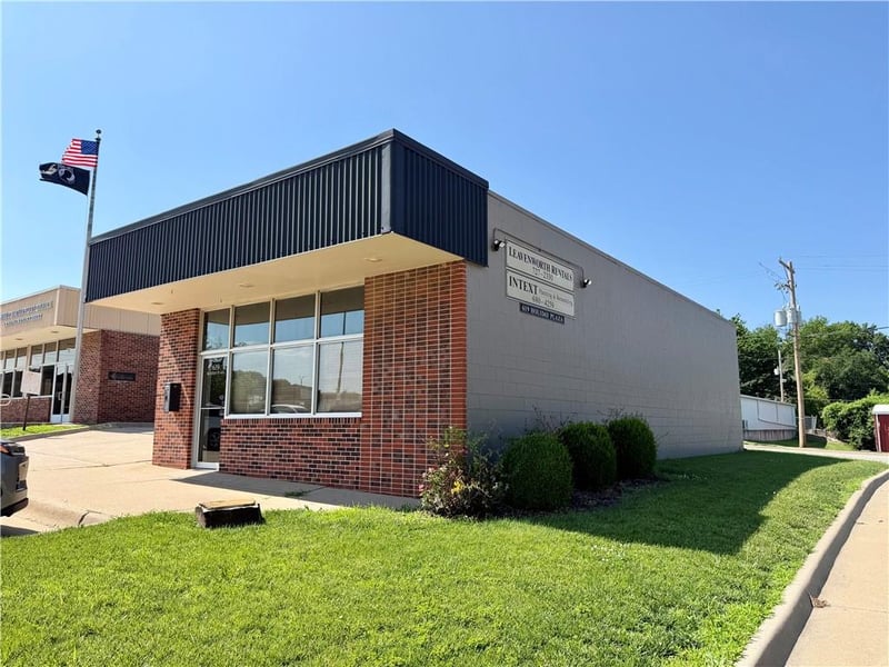 619 Holiday Pz, Lansing, KS 66043