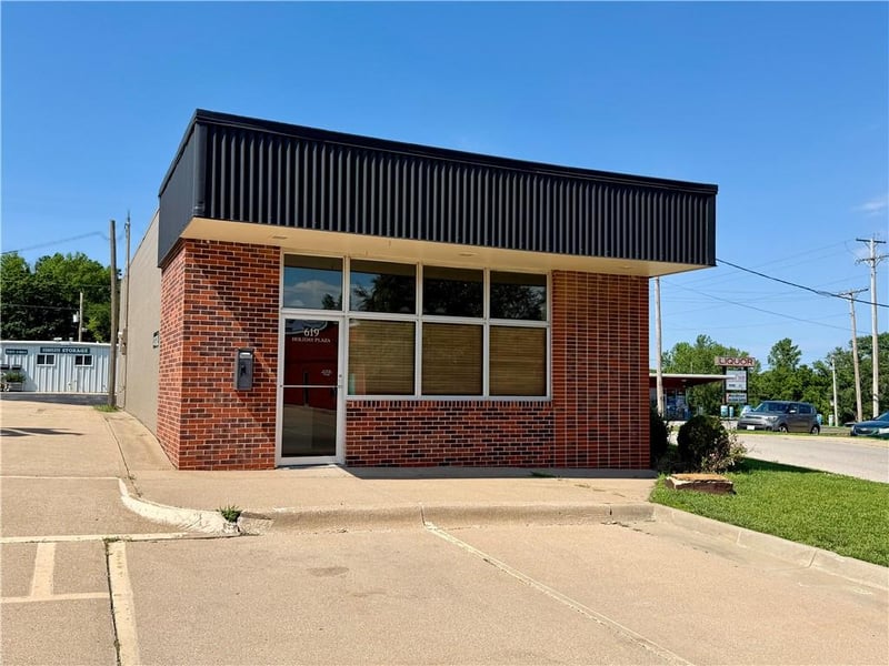 619 Holiday Pz, Lansing, KS 66043