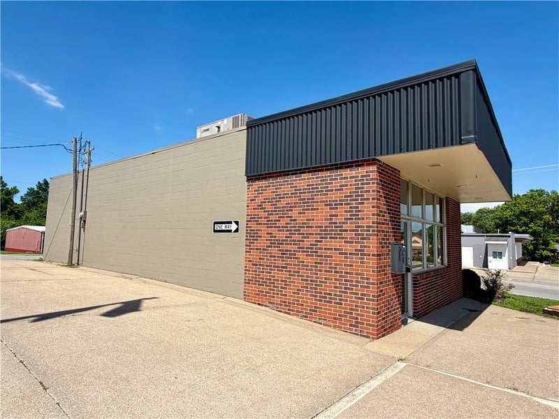 619 Holiday Pz, Lansing, KS 66043