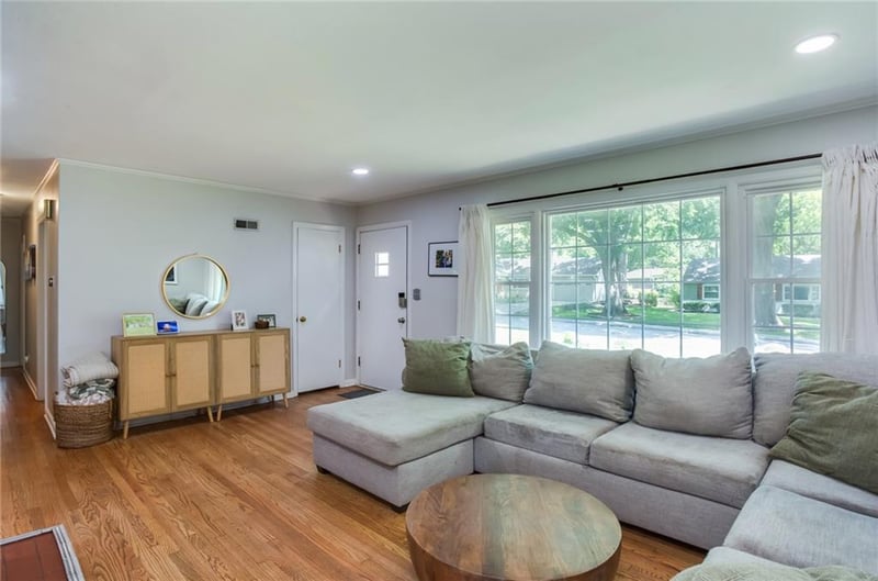 5523 70th Ter, Prairie Village, KS 66208