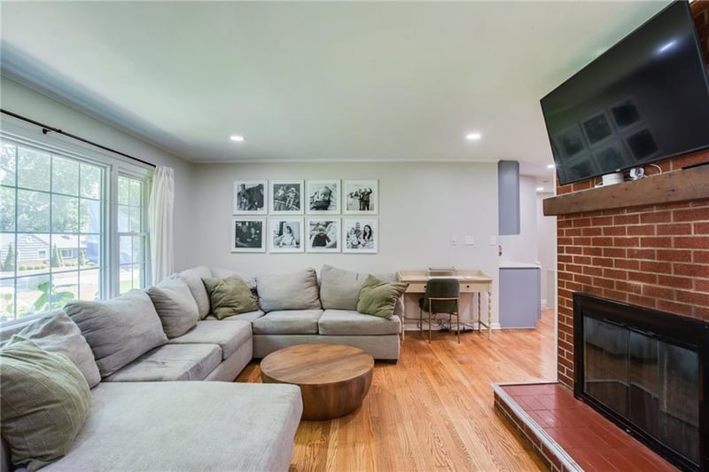 5523 70th Ter, Prairie Village, KS 66208