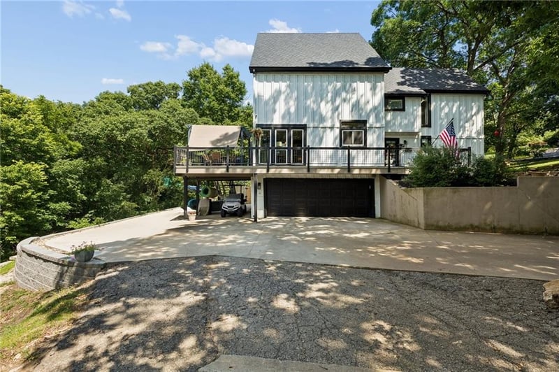 708 Lake Forest Dr, Bonner Springs, KS 66012