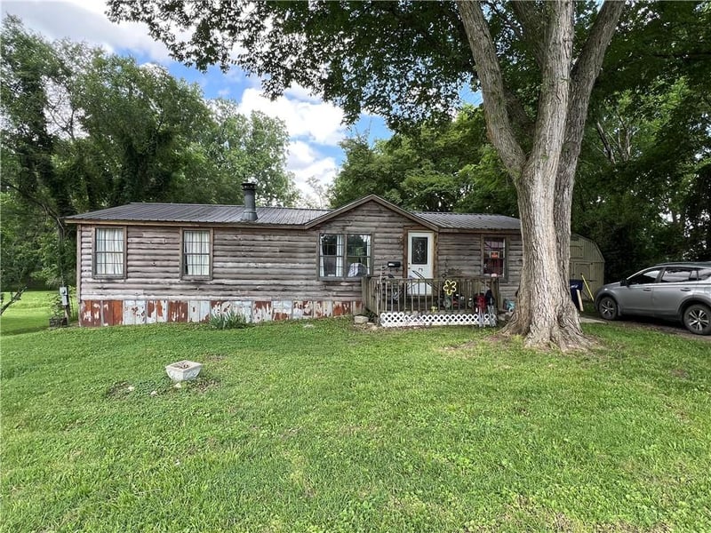 725 Locust St, Sweet Springs, MO 65351