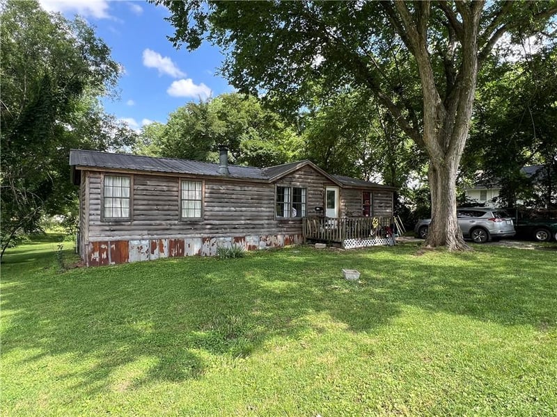 725 Locust St, Sweet Springs, MO 65351