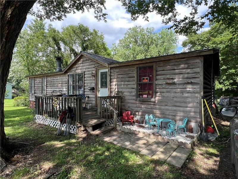 725 Locust St, Sweet Springs, MO 65351