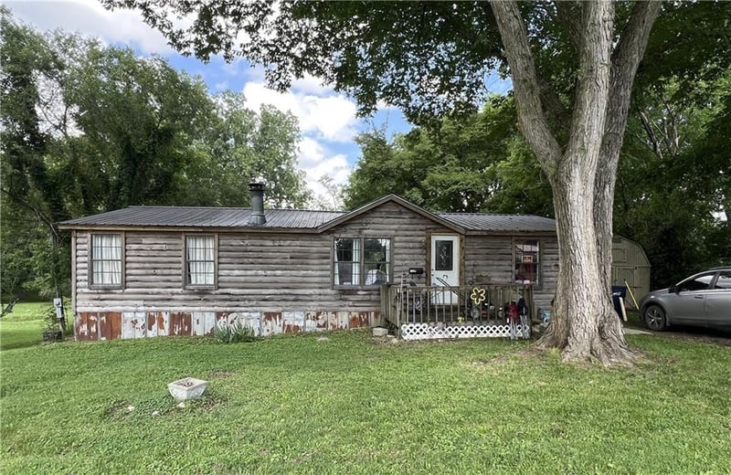 725 Locust St, Sweet Springs, MO 65351