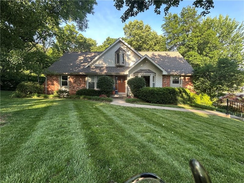 1144 Camelot Dr, Liberty, MO 64068