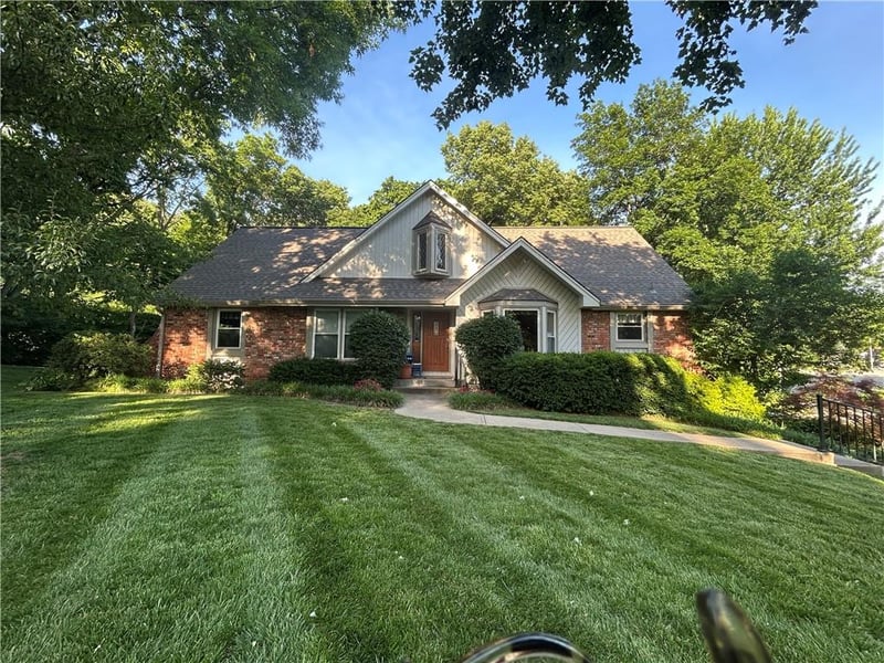 1144 Camelot Dr, Liberty, MO 64068