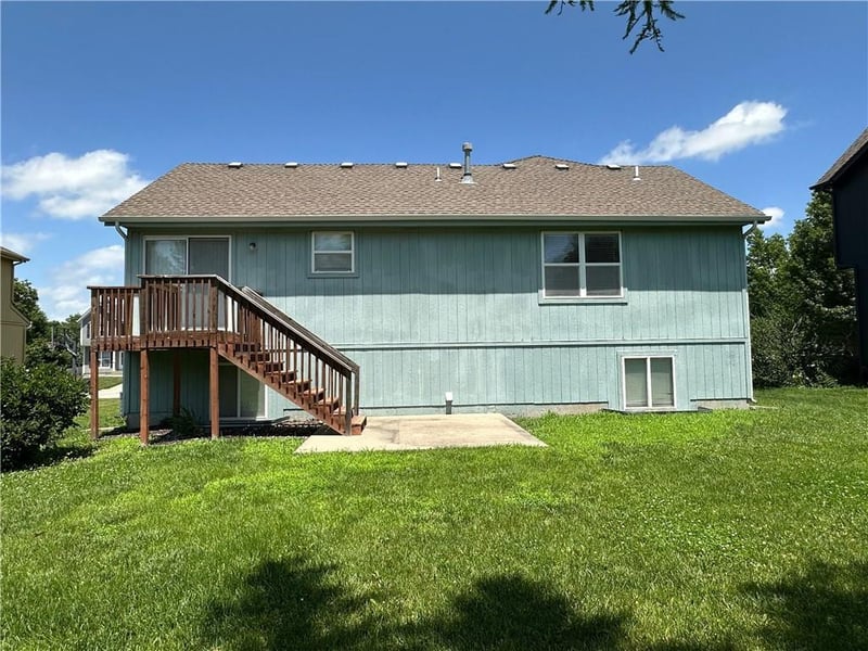17571 162nd St, Olathe, KS 66062