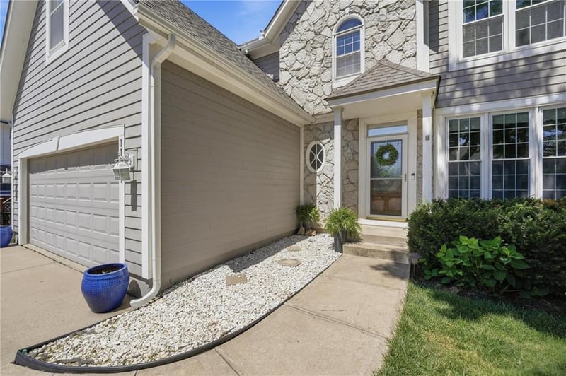 11824 W 112th Ter, Overland Park, KS 66210