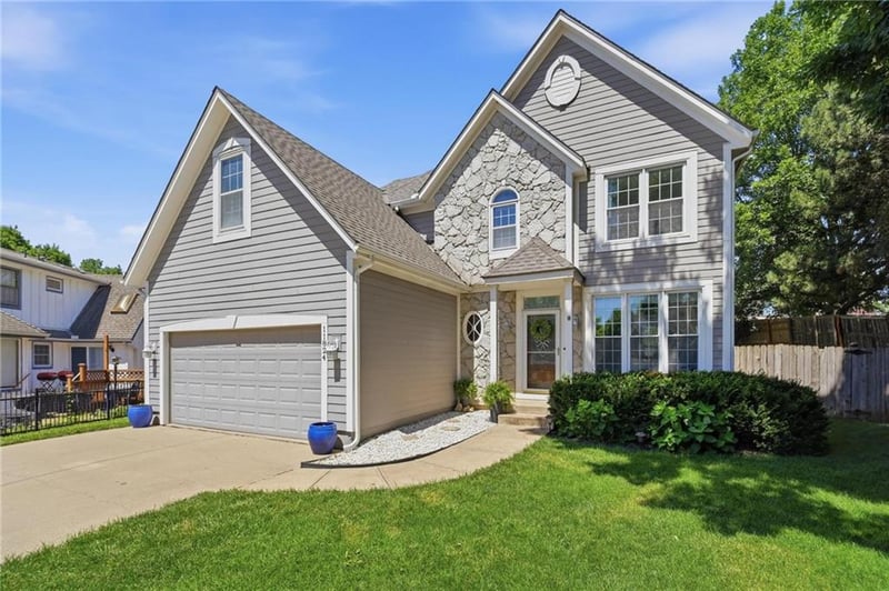 11824 W 112th Ter, Overland Park, KS 66210