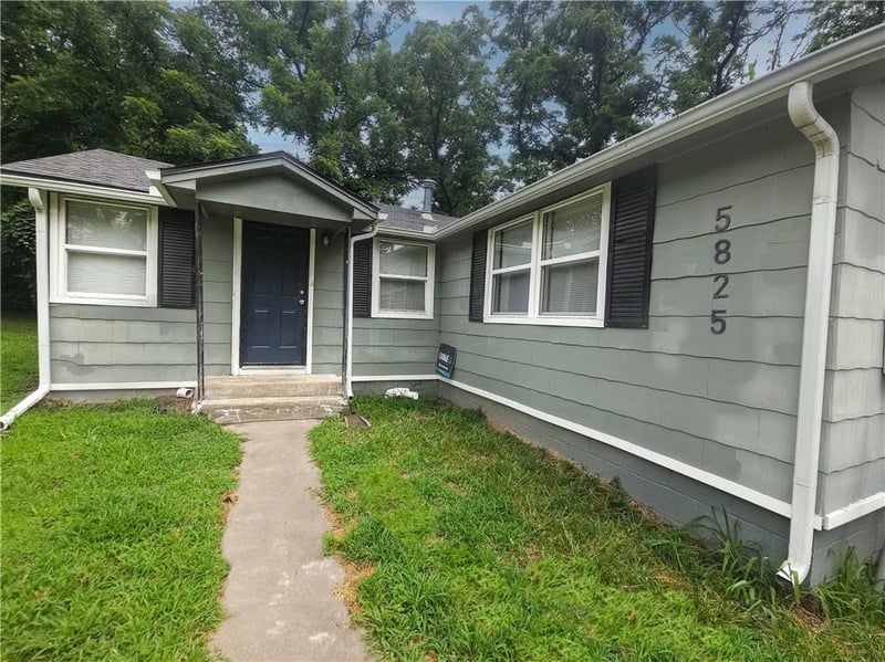 5825 Manchester Dr, Kansas City, MO 64129