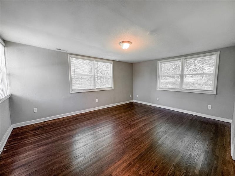 5825 Manchester Dr, Kansas City, MO 64129