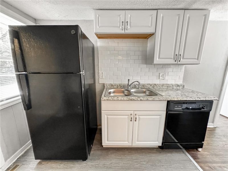 5825 Manchester Dr, Kansas City, MO 64129