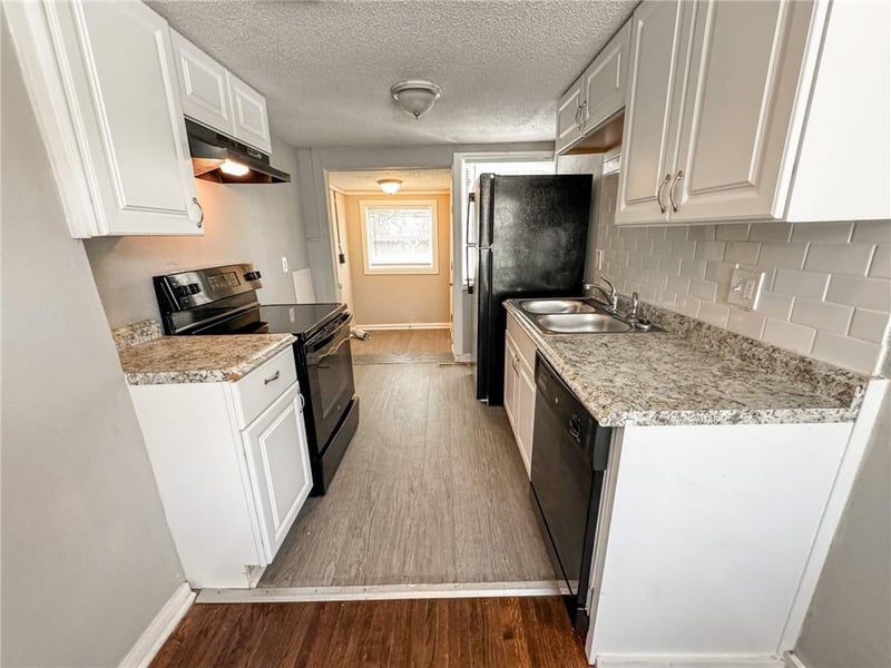 5825 Manchester Dr, Kansas City, MO 64129