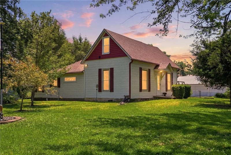12472 Saline Rd, Winchester, KS 66097