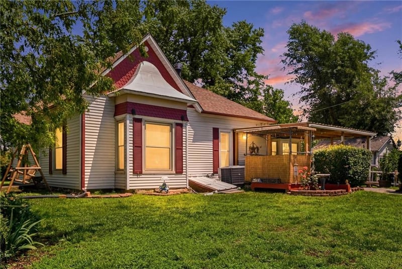 12472 Saline Rd, Winchester, KS 66097