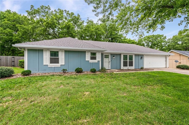18996 Lowell Ave, Stilwell, KS 66085