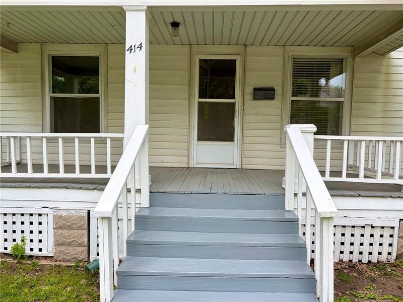 414 2nd St, Odessa, MO 64076