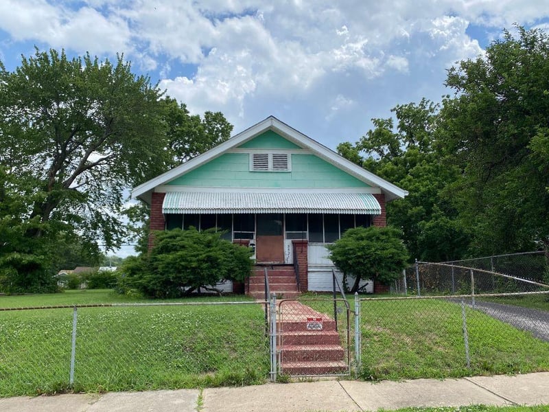 5521 Ave, Kansas City, MO 64130