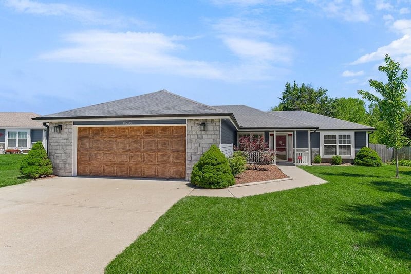16705 Freeman Dr, Basehor, KS 66007