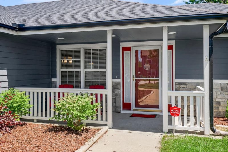16705 Freeman Dr, Basehor, KS 66007