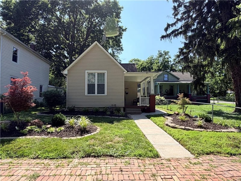 909 Broadway St, Leavenworth, KS 66048