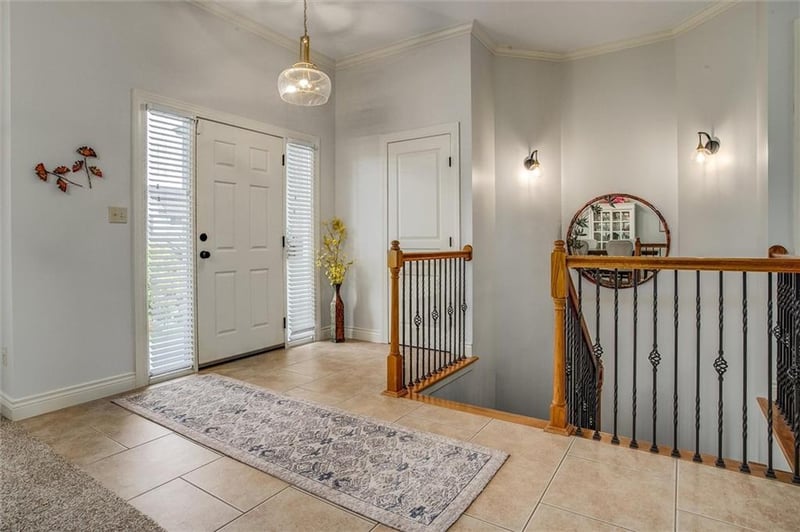 400 Stillwater Dr, Lee's Summit, MO 64063